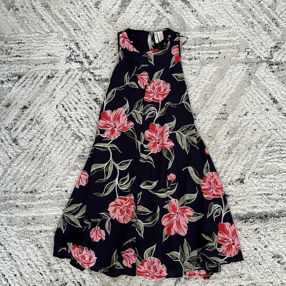 NWT Floral Dress with tie up sides!